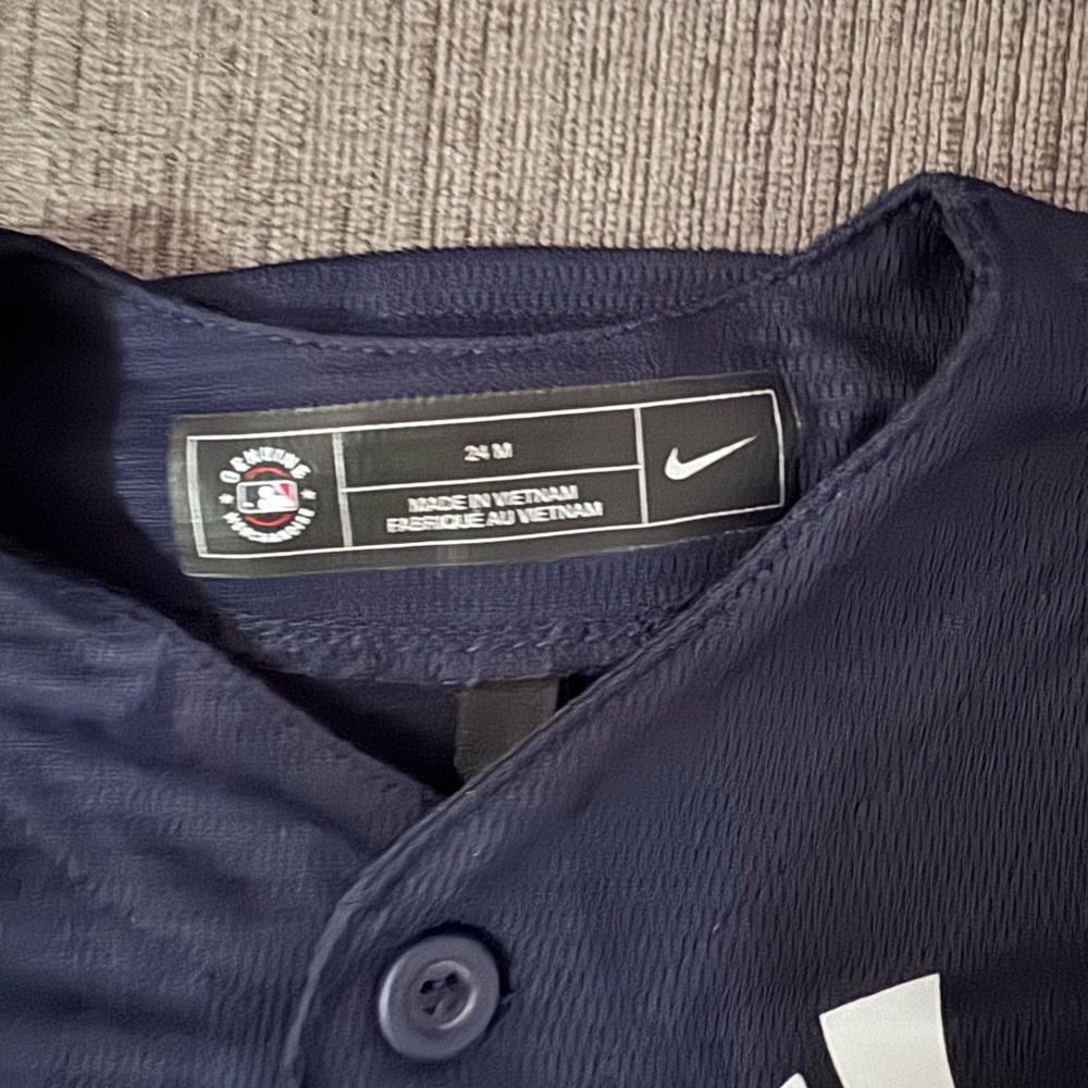 Nike Kids Navy New York Yankees Jersey with White Logo - Picture 3 of 3